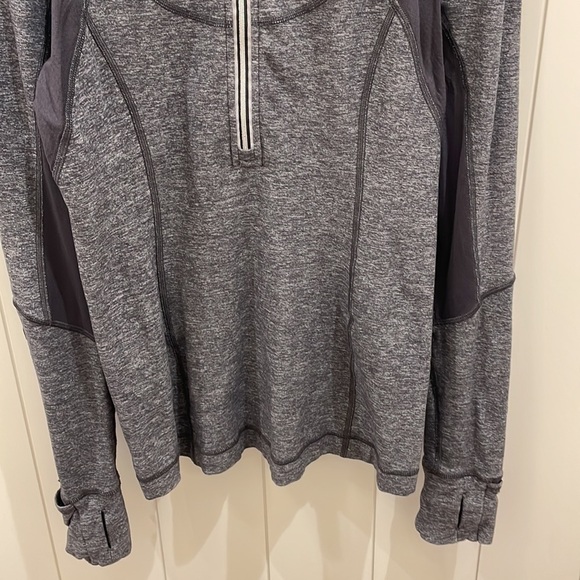 Lululemon Gray 1/2 Zip Pullover Long Sleeve Top—Beautiful Fabric!! EUC!  Size 6 - Picture 3 of 10